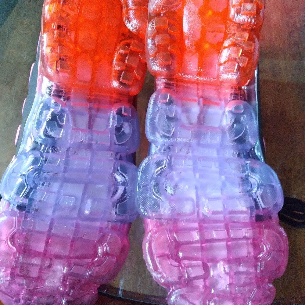 Shoes - Picture 4 of 8